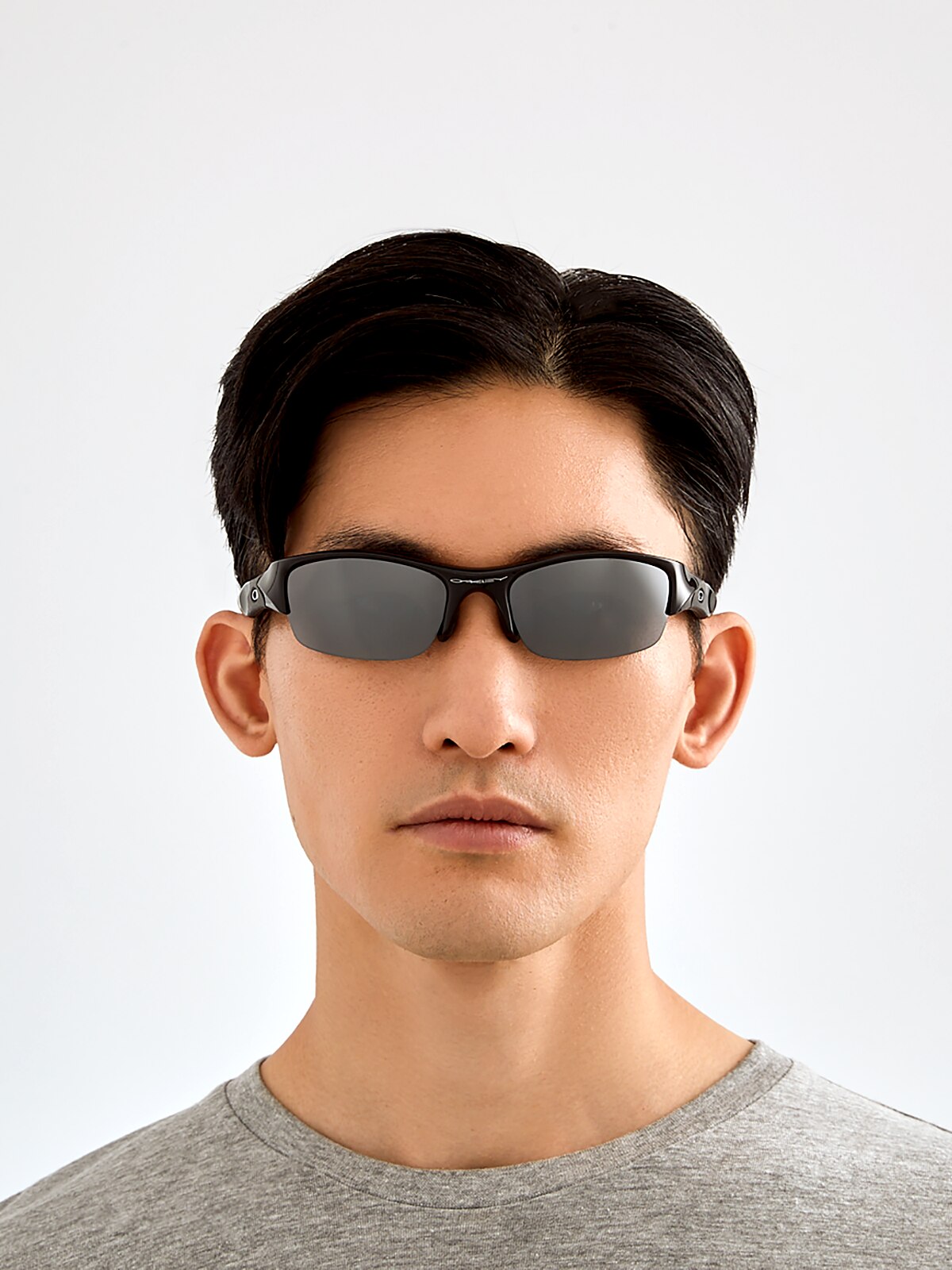 Square Wire™ Grey Polarized Lenses, Carbon Frame Sunglasses | Oakley® PL