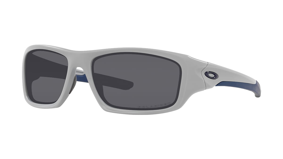 Sunglasses Oakley OO9236 Valve® | Free Shipping | Glasses.com® Sunglasses Oakley OO9236 Valve® | Free Shipping | Glasses.com®