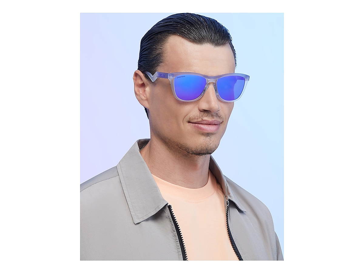 888392610256_GL_shad_omfr.png?
